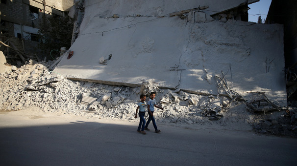 Suriye'de ölen sivillerin sayısı 301 bin oldu