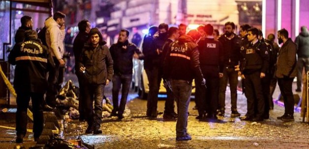 Beyoğlu'nda silahlı kavga: 1'i polis 4 yaralı