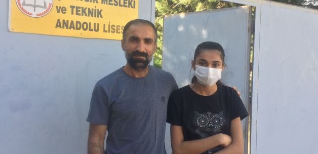 Diyarbakır'da lise öğrencisi üniforma alamadığı için okula giremedi