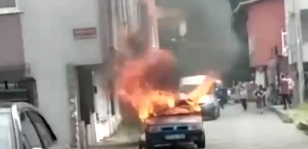 Sarıyer'de park halindeki otomobil alev alev yandı